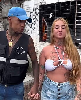 Invasão anal com a loirinha do mano da boca de São Paulo