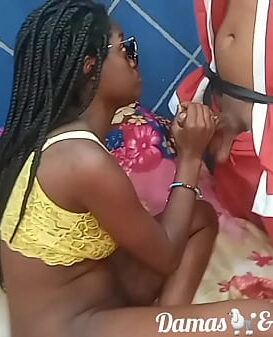Jovem africana tem um sonho erótico com o bom velhinho o papai noel Leo Ogro.