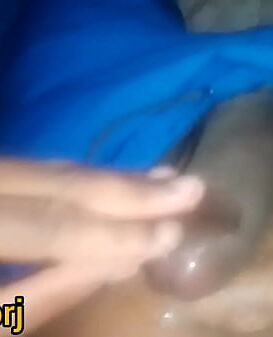 LEVANDO UMA PIROCADA  DE UM AMIGO DE MADRUGADA CHUVOSA NO RIO DE JANEIRO GOZADA DENTRO DA MULATA(VIDEO COMPLETO NO RED)